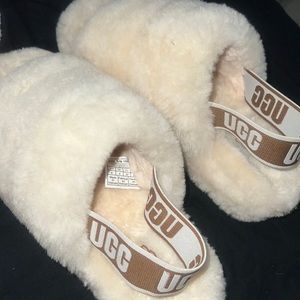 UGG SLIPPERS